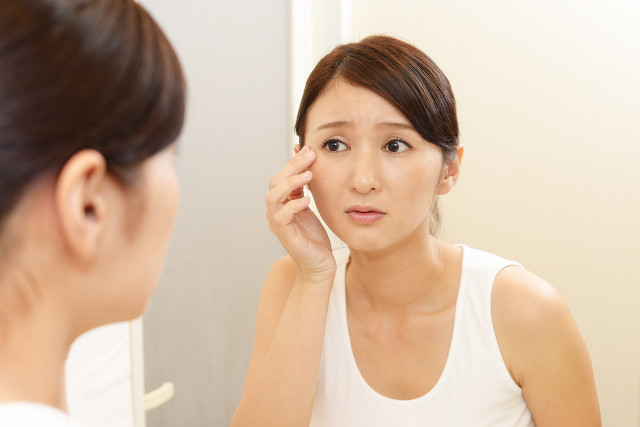 加齢による肌の老化が肌トラブルの原因